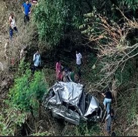 Almora: 150 मीटर गहरी खाई में गिरी कार, पति-पत्नी और बेटी की मौत, बेटा घायल
