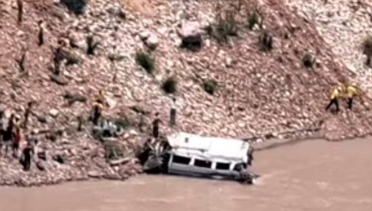 Uttarakhand: 26 यात्रियों को लेकर जा रहा टेंपो ट्रैवलर अलकनंदा में गिरा, 12 की मौत, 14 घायल