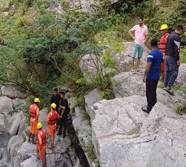 Nainital: नहाते समय गधेरे में डूबा सेना का जवान, चार दोस्तों के साथ पहुंचा था हिमांशु, जानें पूरा मामला?