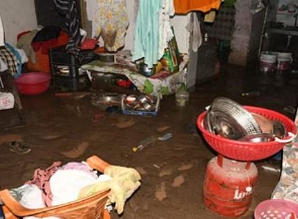 Haldwani Rain: हल्द्वानी में 29 साल में पहली बार आया ऐसा सैलाब, पत्थर और कीचड़ से भर गए घर; रोने लगे लोग