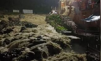 Uttarkashi: यमुनोत्री धाम में नदी का जलस्तर बढ़ने से दहशत