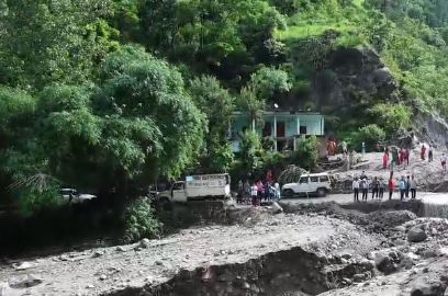 Uttarakhand: बादल फटने से एक ही परिवार के तीन लोगों की मौत