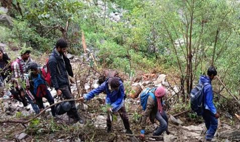 Kedarnath: गौरीकुंड से 305 लोगों का किया रेस्क्यू… सोनप्रयाग पहुंचाया, सेना की ओर से बनाई गई तीन पुलिया भी बही