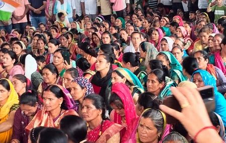 गैरसैंण में महारैली, मूल निवास और भू-कानून को लेकर गरजे हजारों लोग, जमकर की नारेबाजी
